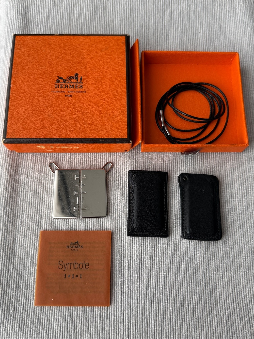 Hermes Symbole Friendship Family
Pendant Pair 1 + 1 = 1 with Box